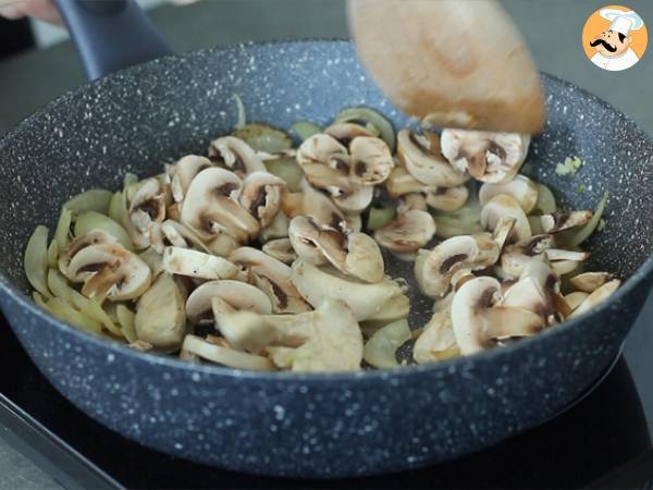 Pollo con champiñones en salsa - Preparación paso 2