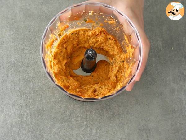 Salsa de pesto rojo fácil - Preparación paso 2