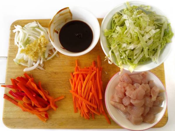 Fideos ramen con pollo y verdura {receta express} - Preparación paso 3