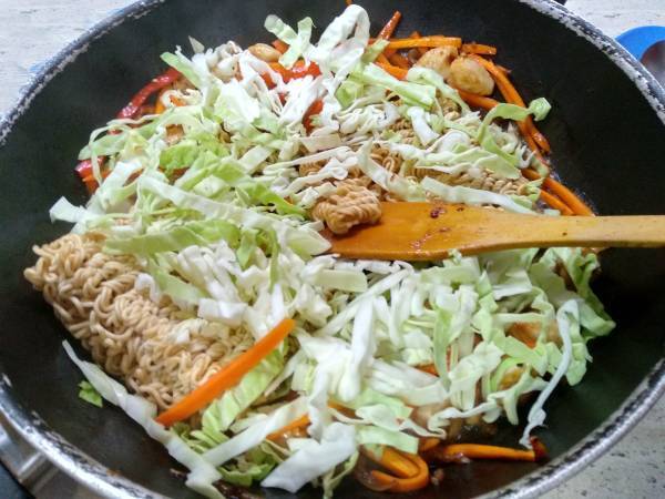 Fideos ramen con pollo y verdura {receta express} - Preparación paso 9