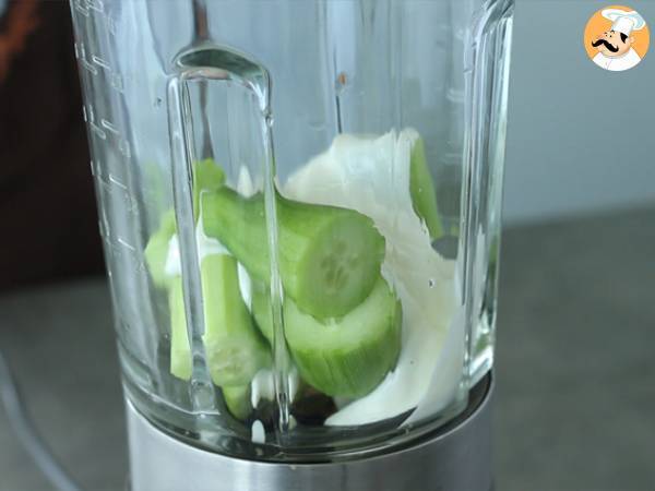 Sopa fría de pepino y menta - Preparación paso 2