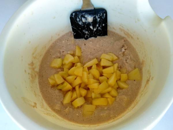 Bizcocho vegano de manzana con cobertura de natillas veganas - Preparación paso 4