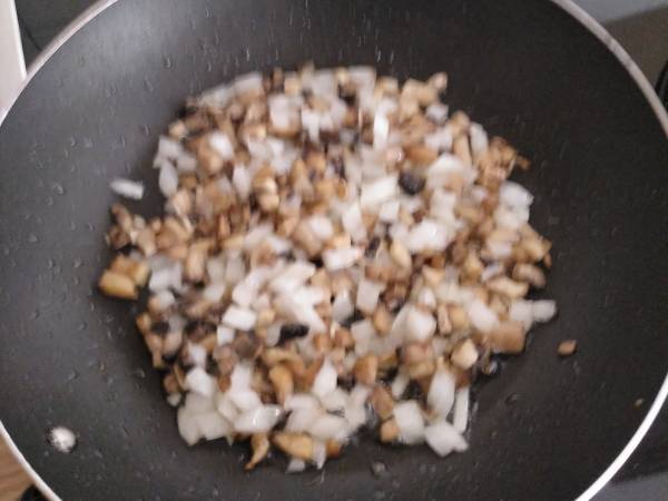 Espaguetis con salsa carbonara de aguacate - Preparación paso 6