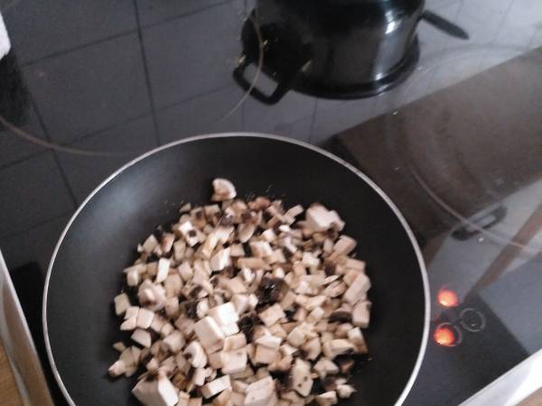 Espaguetis con salsa carbonara de aguacate - Preparación paso 5