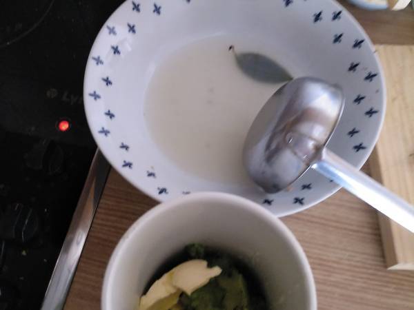 Espaguetis con salsa carbonara de aguacate - Preparación paso 7