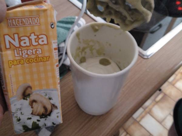 Espaguetis con salsa carbonara de aguacate - Preparación paso 9