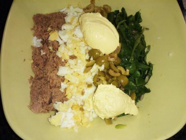 Canelones fríos de atún con aliño de tomate - Preparación paso 4