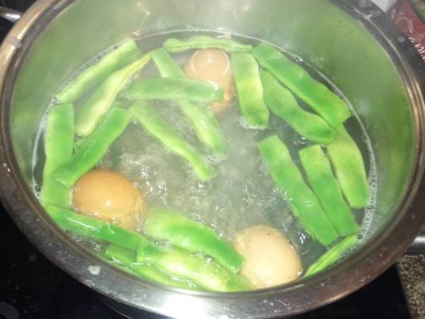 Canelones fríos de atún con aliño de tomate - Preparación paso 2
