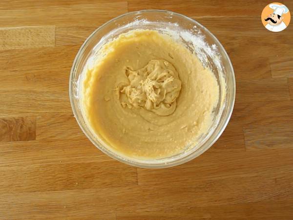 Bizcocho de ciruelas y almendras - Preparación paso 4