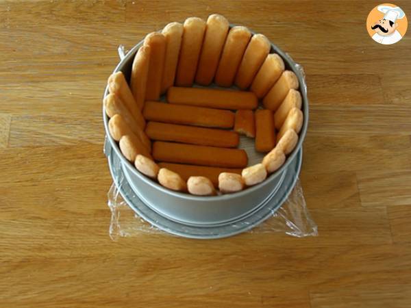 Charlota de peras y almendras tostadas - Preparación paso 1