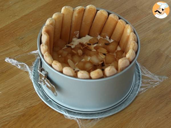 Charlota de peras y almendras tostadas - Preparación paso 5