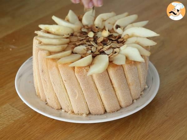 Charlota de peras y almendras tostadas - Preparación paso 7