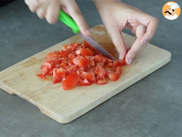 Muffins de atún, tomate y feta - Preparación paso 1