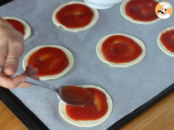 Momias de hojaldre para Halloween - Preparación paso 2