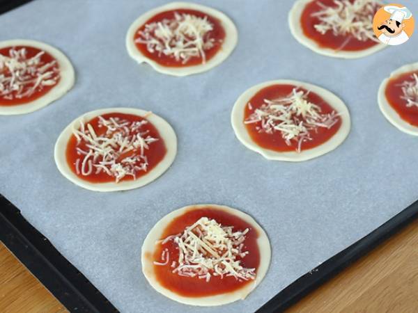 Momias de hojaldre para Halloween - Preparación paso 3