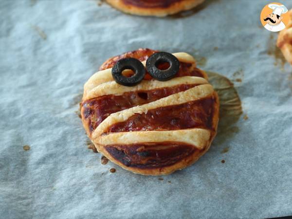 Momias de hojaldre para Halloween - Preparación paso 5