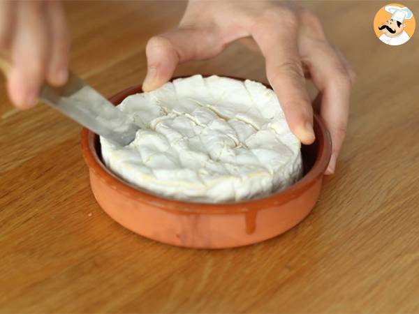Camembert al horno con miel y frutos secos - Preparación paso 1