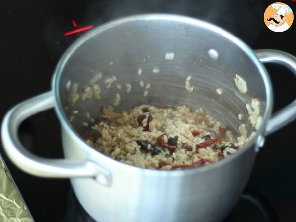 Risotto vegetariano con tomates secos y setas - Preparación paso 3