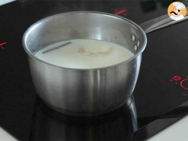 Pudin de manzana y caramelo con croissants - Preparación paso 1