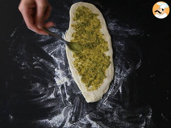 Focaccia trenzada al pesto - Preparación paso 3