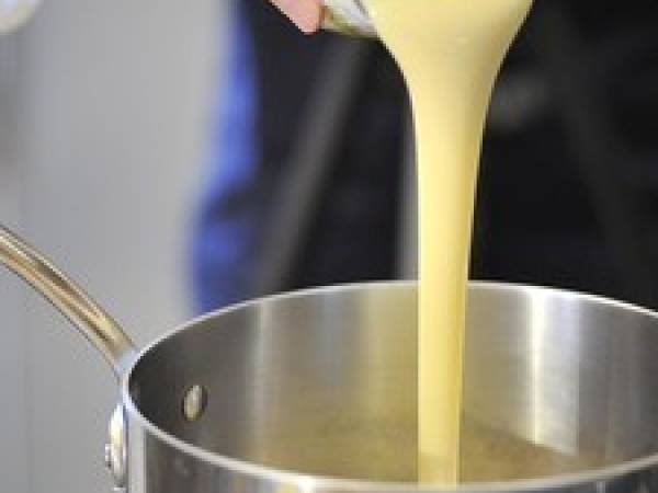 Trufas de chocolate de chocolate blanco recubiertas con coco rallado - Preparación paso 1