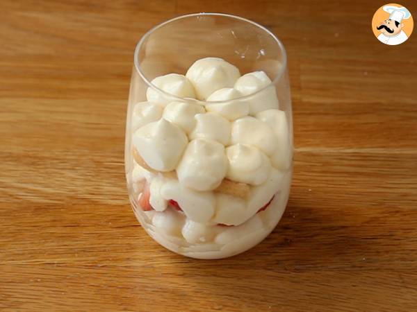 Vasitos de tiramisú de fresa - Preparación paso 5
