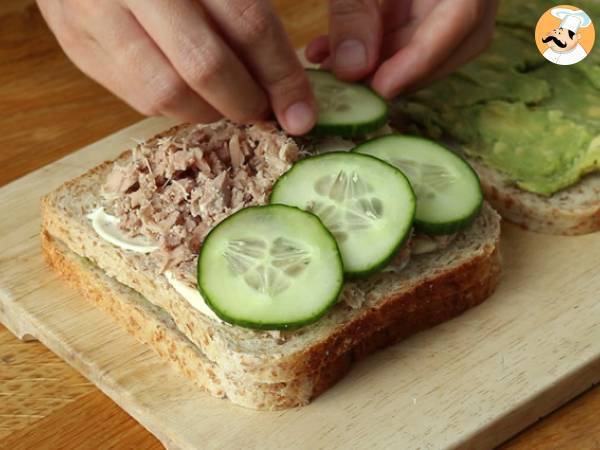 Club sandwich de atún y aguacate - Preparación paso 2