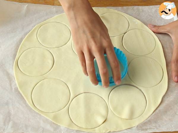 Corona pizza rellena de mozzarella - Preparación paso 2