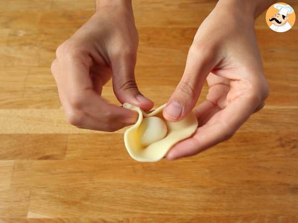 Corona pizza rellena de mozzarella - Preparación paso 3