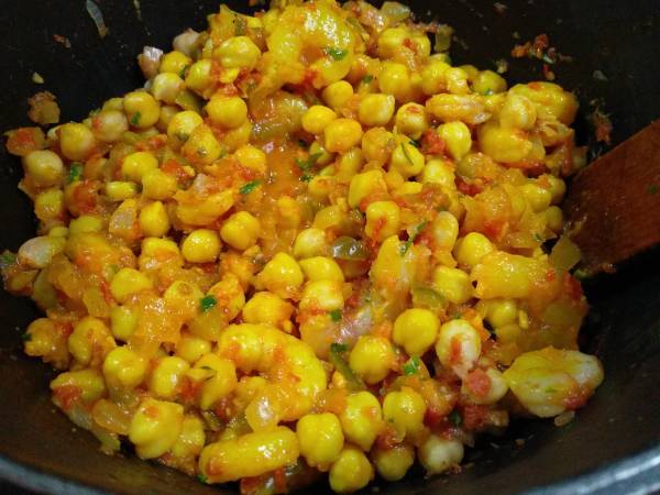Guiso de garbanzos con salmón - Preparación paso 6