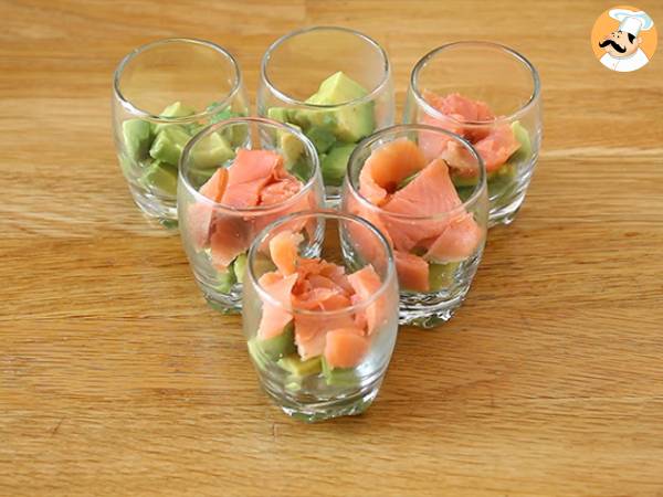 Vasitos de aguacate y salmón - Preparación paso 4