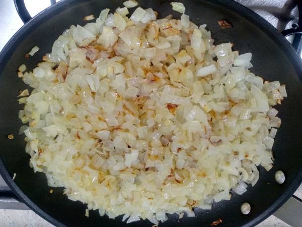 Empanada de chipirones en su tinta - Preparación paso 4