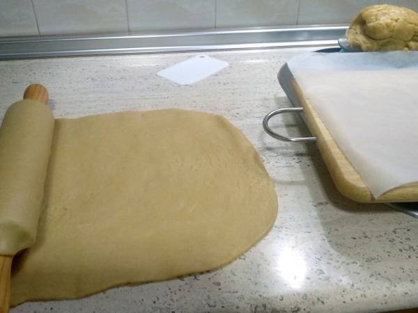 Empanada de chipirones en su tinta - Preparación paso 15