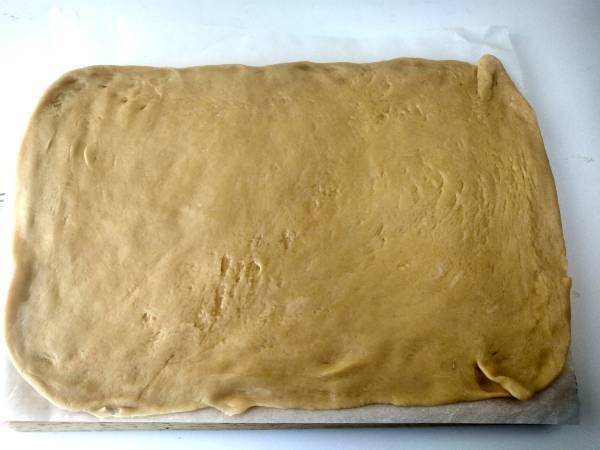 Empanada de chipirones en su tinta - Preparación paso 18