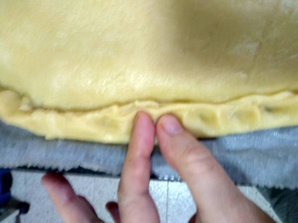 Empanada de chipirones en su tinta - Preparación paso 19