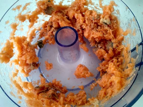 Hamburguesa de salmón con salsa tzatziki - Preparación paso 3