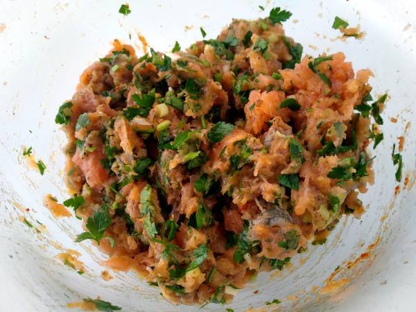 Hamburguesa de salmón con salsa tzatziki - Preparación paso 5