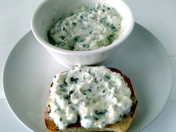 Hamburguesa de salmón con salsa tzatziki - Preparación paso 8