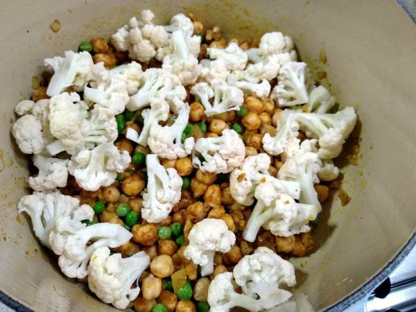 Cuscús con garbanzos, coliflor y guisantes - Preparación paso 4