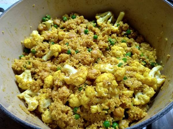 Cuscús con garbanzos, coliflor y guisantes - Preparación paso 8