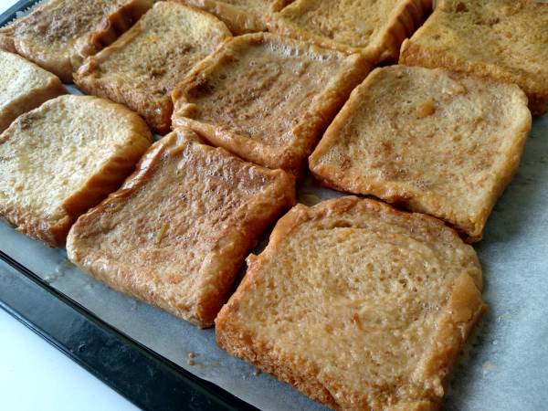 Torrijas de vino Moscatel con almíbar {En horno} - Preparación paso 5