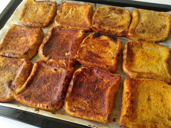 Torrijas de vino Moscatel con almíbar {En horno} - Preparación paso 6