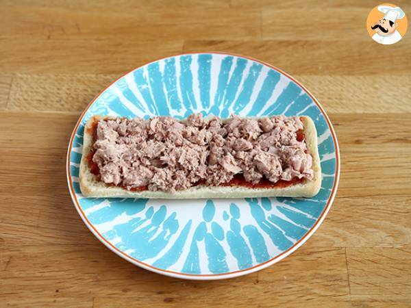 Panini de atún, tomate y alcaparras - Preparación paso 2