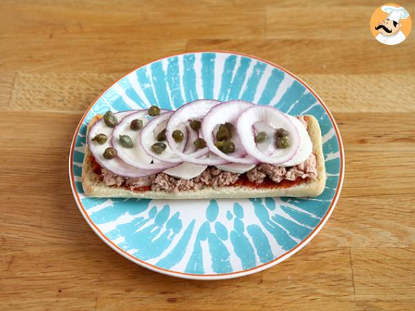 Panini de atún, tomate y alcaparras - Preparación paso 3