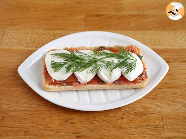 Panini de salmón, mozzarella, eneldo - Preparación paso 3