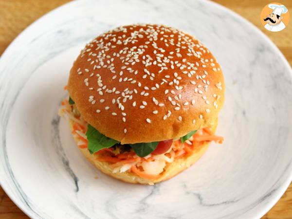 Sándwich de pollo marinado, ensalada y albahaca - Preparación paso 4