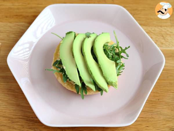 Sándwich de gambas, aguacate y cilantro - Preparación paso 2