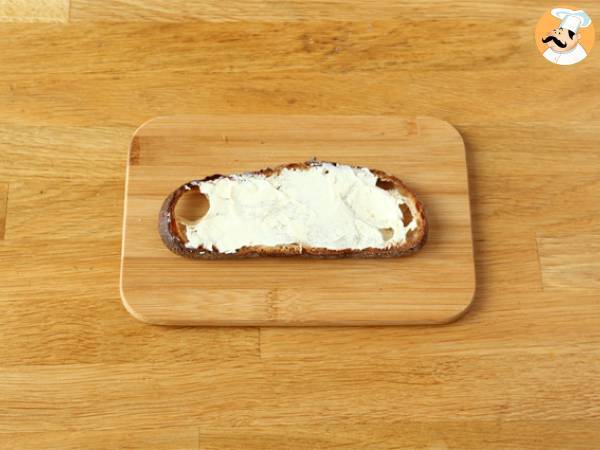 Tosta de queso, pesto y tomates cherry - Preparación paso 1