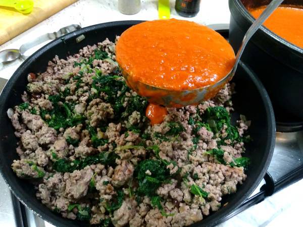 Canelones de carne picada y espinacas - Preparación paso 10