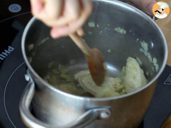 One pot pasta, tagliatelles con queso de cabra y pollo - Preparación paso 1